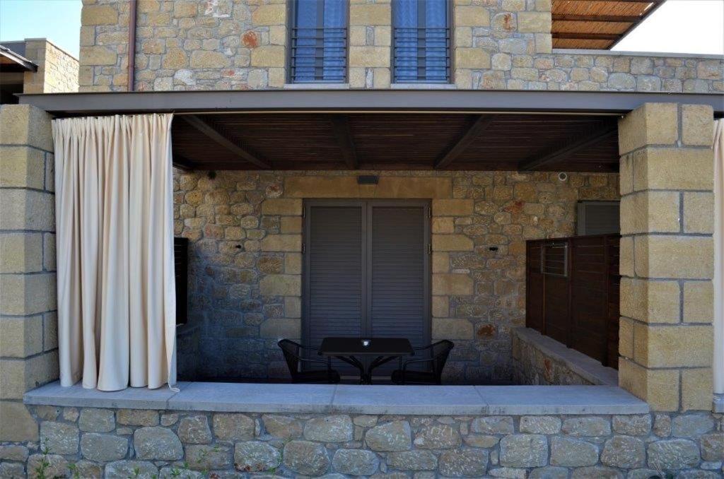 Diapori Suites Hotel Kardamyli Oda fotoğraf